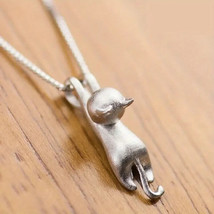 Hanging Kitty Pendant Necklace Silver - £8.98 GBP
