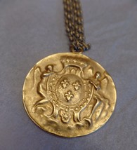 Vintage Rare Kenneth Lane KJL Goldtone Coat of Arms Medallion Necklace 34&quot; Chain - £62.57 GBP