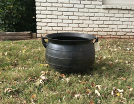 OLD POCASSET CAST IRON CAULDRON KETTLE METAL POT 10G #11 FALL RIVER COWB... - $7,432.24