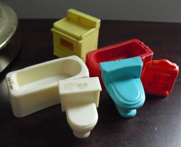 Lot of Vintage Plastic Dollhouse Furniture - Bath tubs Toilets Other - £13.49 GBP