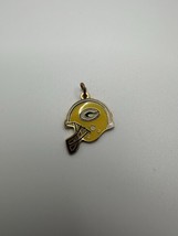 Vintage Enamel Green Bay Packers Charm / Pendant 2.1cm - $180.84 MXN