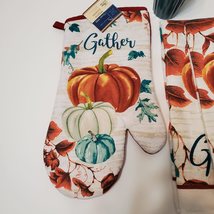 Fall Kitchen Linen Set, 3pc, Pumpkins Gather Autumn, Towels Oven Mitt, NWT image 4