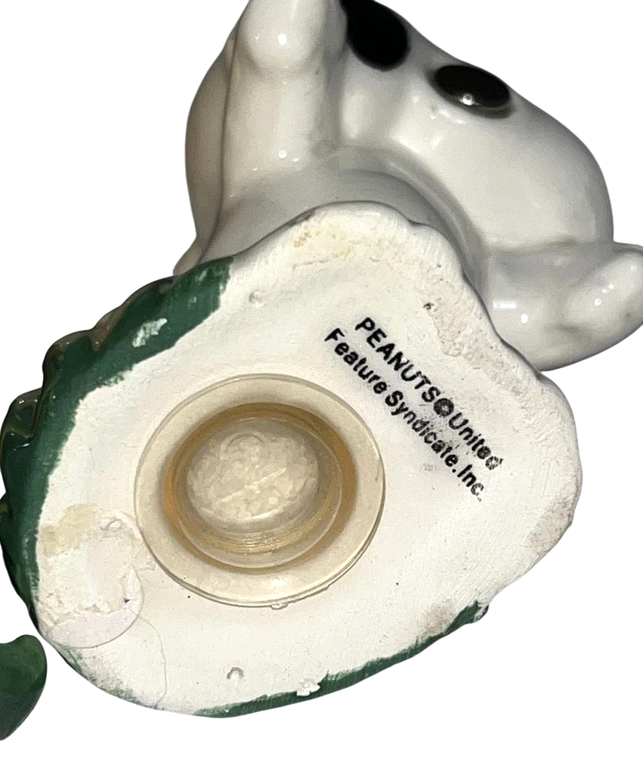 Peanuts Charlie Brown and Snoopy Figurine Salt and Pepper Shaker W/Magnets Item image 5