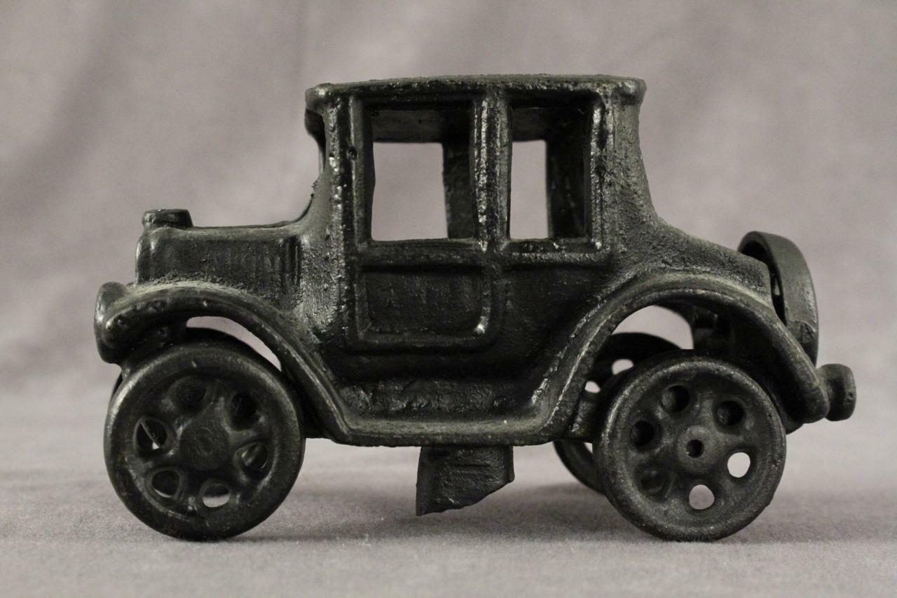 Primary image for Vintage Automobile Car Cast Iron Metal Toy MODEL T Ford Black Paint
