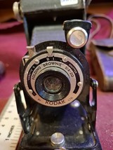 Antique camera - Kodak Folding Brwnie six-20 [INS10592] - $125.00