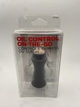 Revlon Oil-Absorbing Volcanic Face Roller On-The-Go Reusable Washable New - $196.35 MXN