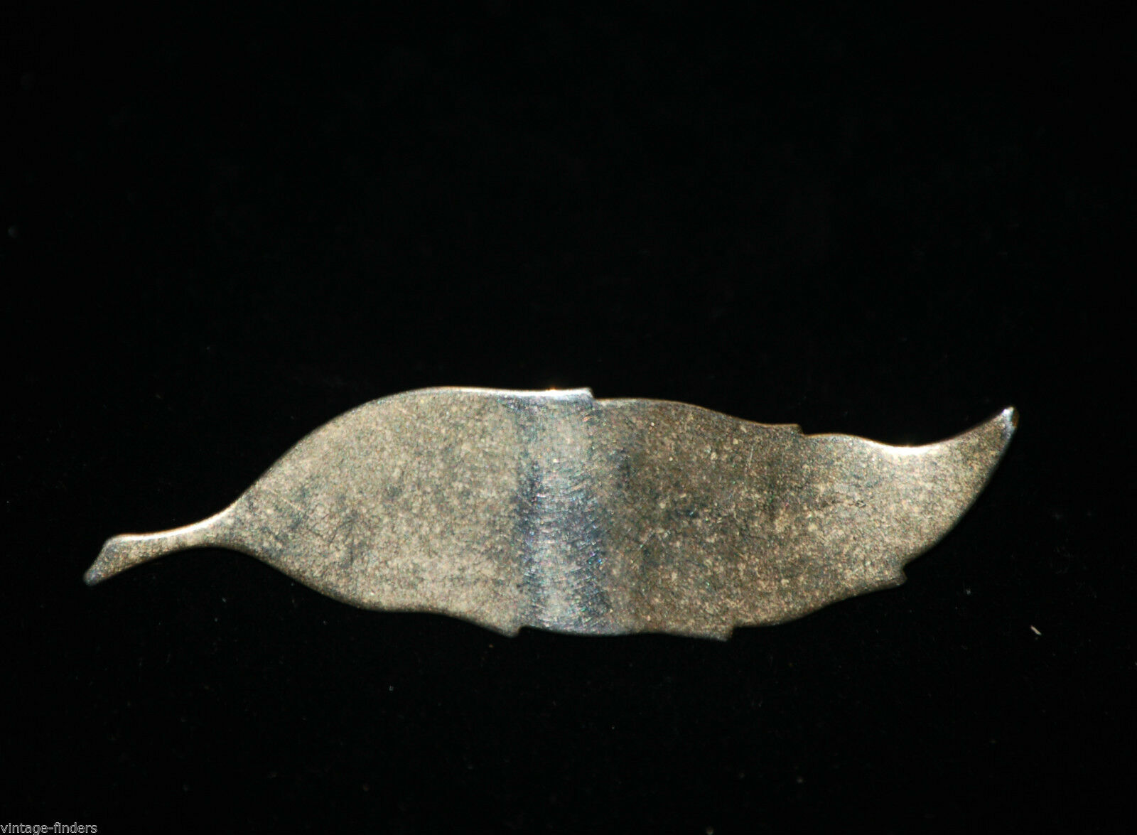 Vintage Classic Leaf Shaped Brooch w Gold Tone Pin Costume Jewelry Unsigned - $5.93