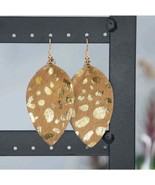 Camel &amp; Gold Metallic Speckle Leaf Style Suede Dangle Drop Earrings - €13,41 EUR