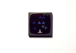 USA Minifigure Toy Galaga Arcade Classic Video Game Screen 2X2 piece - £4.22 GBP