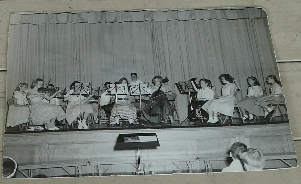 Great Vintage Black and White Photo,  GOOD CONDITION - $1.97