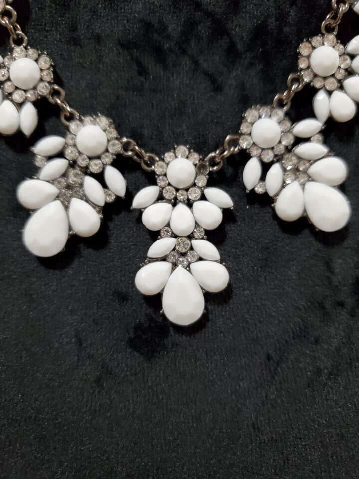 Western White Floral Stylish Choker Necklace - $15.00