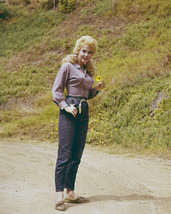 Donna Douglas in The Beverly Hillbillies standing in road with flower 8x10 Photo - £6.28 GBP