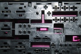 2006-2009 VOLKSWAGEN RABBIT ENGINE BAY ELECTRICAL FUSE BOX ASSEMBLY H1712 image 9