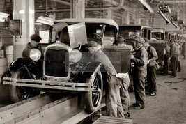 Ford Model A Assembly Line Factory Workers 1920 4X6 Photo Postcard - £6.49 GBP