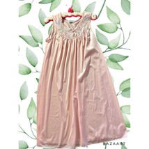 VTG Vanity Fair Peachy Pink Sleeveless Nightgown With Embroidered Neckline - £11.66 GBP
