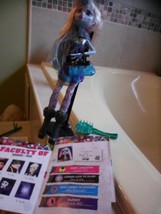 Monster High Picture Day ABBEY BOMINABLE Blue Doll+ Fearbook, purse,brush,stand - £10.81 GBP