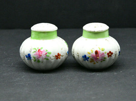 Vintage Ceramic Short Round Ivory Color W/ Flower Design Salt And Pepper Shakers - £6.71 GBP