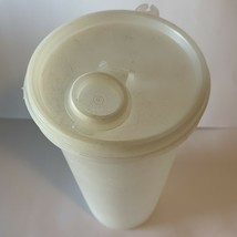 Vintage Tupperware Storage &amp; server 9 inch tall Spagetti Container - £10.47 GBP