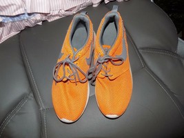 Nike Roshe Orange &amp; Grey Sneaker Style 599728-800 Size 5.5Y - £32.63 GBP