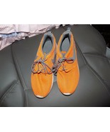 NIKE ROSHE ORANGE &amp; GREY SNEAKER STYLE 599728-800 SIZE 5.5Y - $49.50