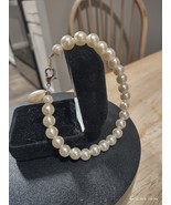 Bracelet, new, pearl beads with charm - $152.05 MXN