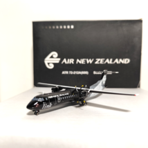 1:200 Air New Zealand ATR 72-212A 600 Diecast Model Plane - $3,298.10 MXN