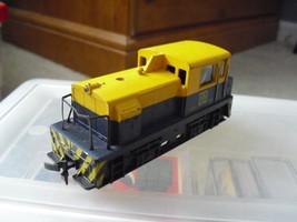 Vintage HO Scale AHM Santa Fe ATSF 332 Yard Switcher Locomotive - £30.37 GBP