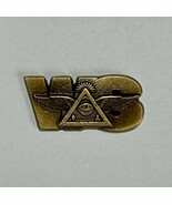 Widows Sons lapel pin WS with Winged Pyramid 1.25” in antique gold - €12,88 EUR