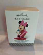 Hallmark Ornament - Year of Disney Magic #7 Valentine&#39;s Day Sweets Minnie Mouse - £6.91 GBP