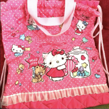  Hello Kitty Quilted Drawstring Backpack with Frills – Rose Pink - $333.13 MXN
