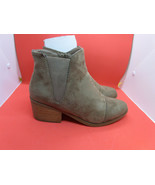 wild diva lounge Boots size7 - $34.04 CAD