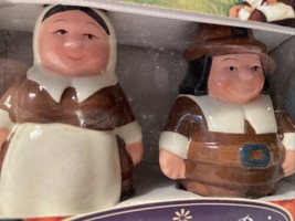 Thanksgiving Publix 2002 Encore Pilgrim Pair Ceramic Salt+Pepper Shakers - £13.15 GBP