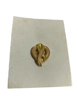 Pale Pink Enamel &amp; Gold Tone Ribbon Heart Pin Badge Breast Cancer Awareness - £2.95 GBP