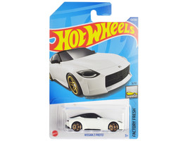 Nissan Z Proto White Metallic with Black Top &quot;Factory Fresh&quot; Series Diecast Mode - £9.83 GBP