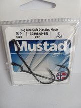 Mustad Big Bite Soft Plastics Hooks, Size 5/0, 2 pcs, 39808NP-BN - $57.10 MXN