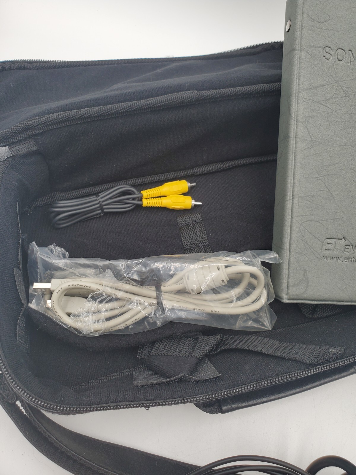 Magic Sing ED-8000 Karaoke Mic Microphone W/Case Cables Manual Book POWERS ON Item image 9