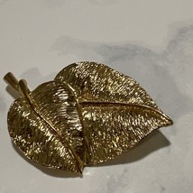Vintage Gold Tone Leaves Brooch Jewelry Textured Pin - £10.99 GBP