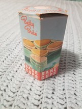 Betty Brite Vintage 1960s Bake Cups Container w/Partial Paper Cupcake Sl... - $14.84