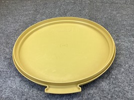 Vtg Tupperware Lg Cake Taker Carrier Bottom Base Replacement Harvest Gol... - £5.95 GBP