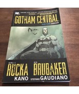 Batman Gotham Central Book Four PB Graphic Novel DC 2011 - $261.24 MXN