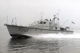 rs2918 - Royal Navy Patrol Boat - HMS Attacker P281 - photo 6x4 - $3.00