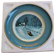 Collectible Avon Christmas Plate 1976 “Bringing Home The Tree” 3RD Ed. Orig. Box - £3.94 GBP