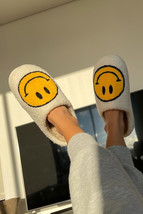 White Smile Face Print Non-slip Plush Slippers - $157.84 MXN