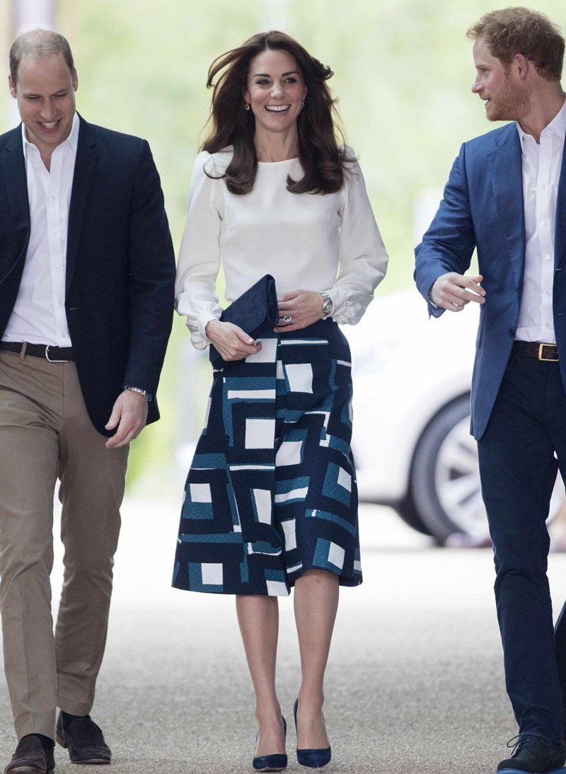 Kate Middleton Inspired White Round Neck Puffy Shoulder Crepe Blouse Top AU10 Item image 2