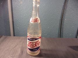 RED, WHITE AND BLUE DOUBLE DOT PEPSI COLA BOTTLE FROM BLOOMINGTON IL SI 344 - $70.46