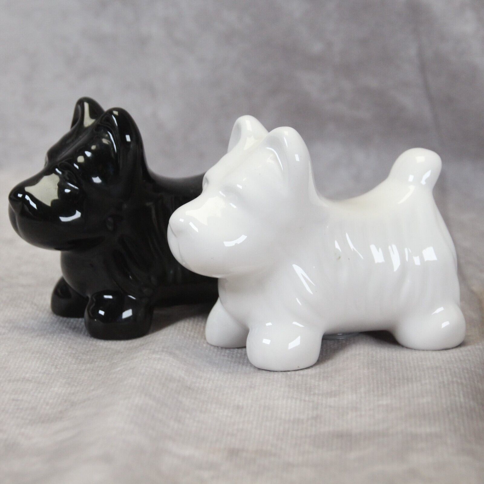 Vintage 1986 Scottish Scottie Terrier Black &amp; White Dog Salt &amp; Pepper Sh... - $10.77