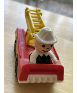 Vintage Fisher Price Little People Fire Truck &amp; Firefighter extendable l... - €10,09 EUR
