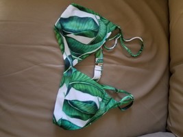 Women&#39;s Bikini Swim Suit Top Size L. NWOT - $16.00
