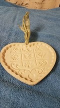 Vintage Pampered Chef Cookie Mold Gardens of the Heart Clay 1996 Retired - $4.56
