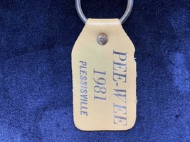 Vintage Promo Keyring PEE-WEE 1981 Keychain Plessisville Qc Ancien Porte-Clés - £4.95 GBP